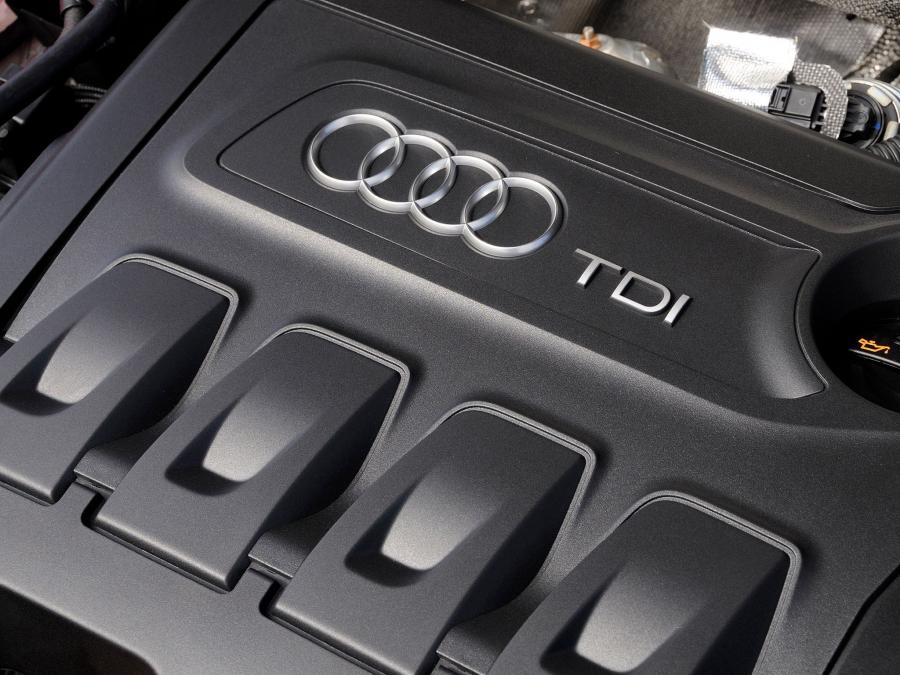 Моторный отсек Audi Q3 2.0 TDI Quattro (8U) 2012 года  (ZA) (фото 8 из 21)